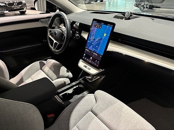 Volvo ES90 17 of 22