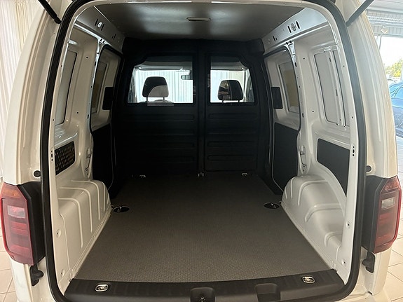 Volkswagen Caddy Alltrack 4 of 7