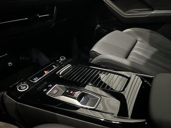 Audi Q6 e-tron 17 of 17