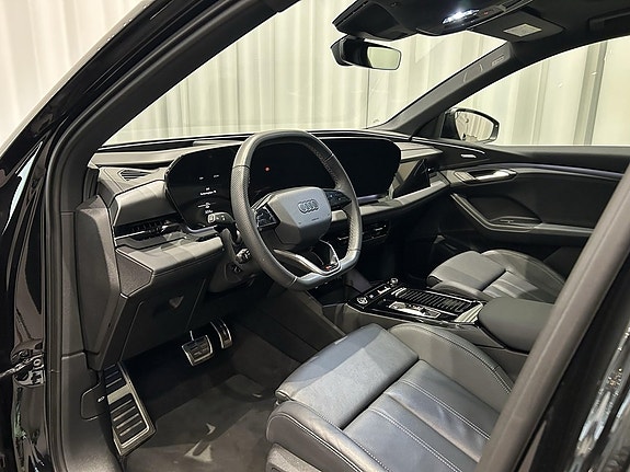 Audi Q6 e-tron 9 of 17
