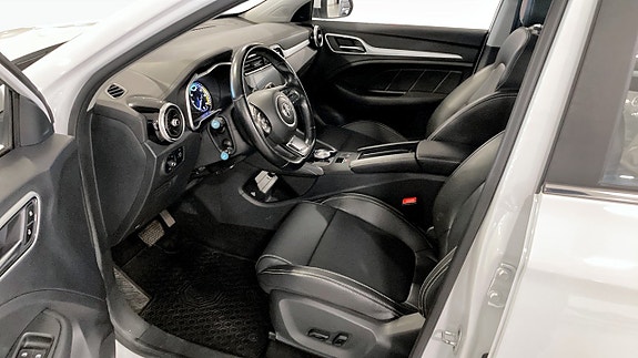 MG ZS 4 of 9