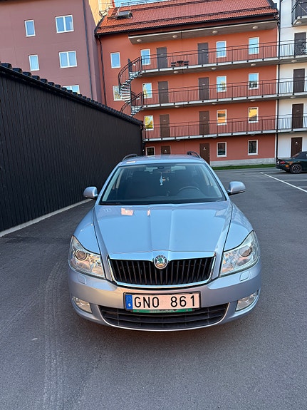 Skoda Octavia 2 of 12