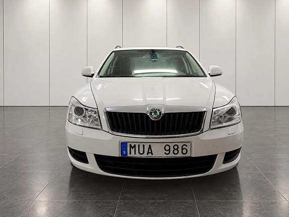 Skoda Octavia 2 of 9