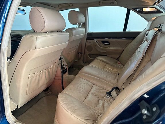 BMW 728 19 of 24