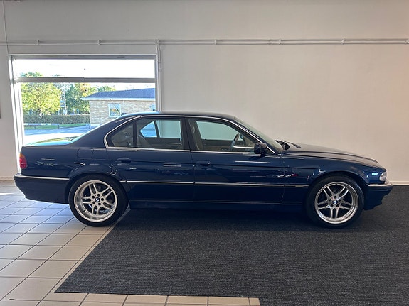 BMW 728 6 of 24