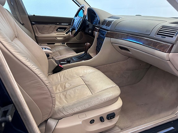 BMW 728 21 of 24