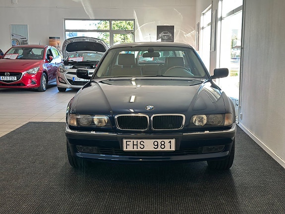 BMW 728 2 of 24