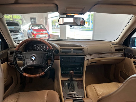 BMW 728 16 of 24