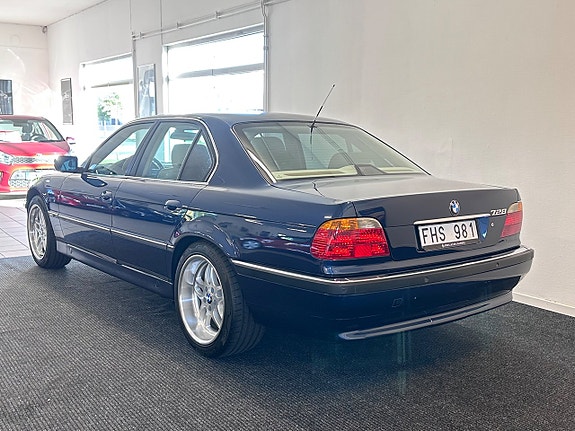 BMW 728 8 of 24