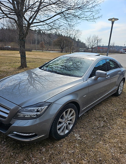 Mercedes-Benz CLS350 2 of 6