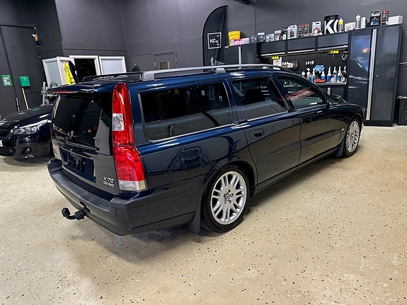 Volvo V70 3 of 10