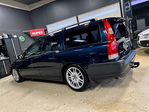 Volvo V70 2 of 10
