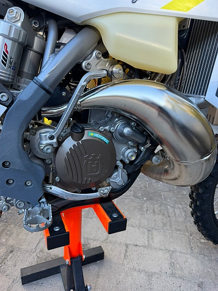 Husqvarna TE150i 2 of 9