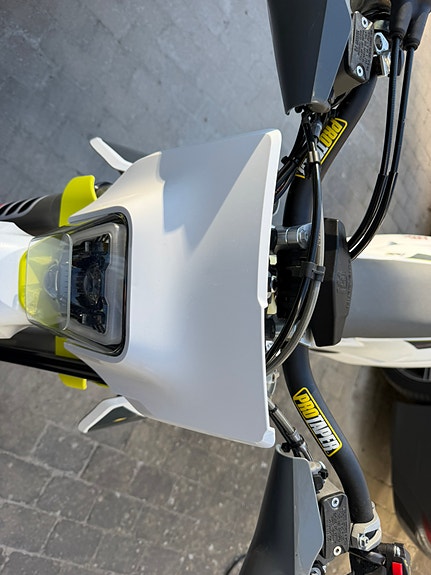Husqvarna TE150i 9 of 9