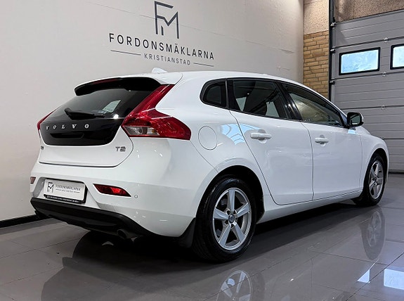 Volvo V40 3 of 15