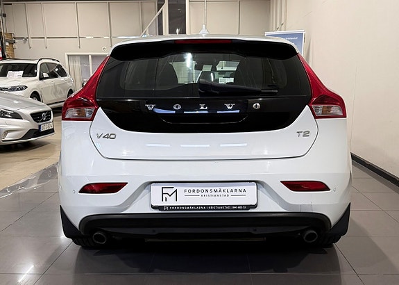 Volvo V40 8 of 15