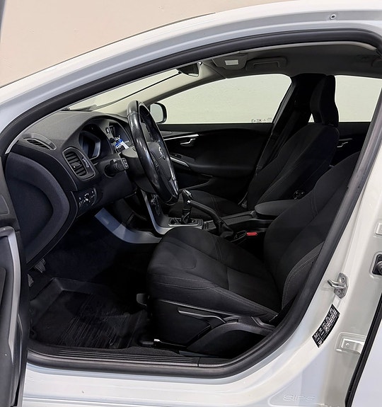 Volvo V40 10 of 15