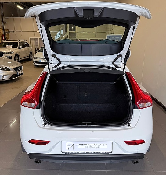 Volvo V40 9 of 15