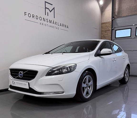 Volvo V40 2 of 15