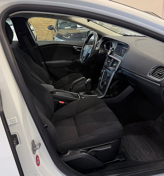 Volvo V40 13 of 15