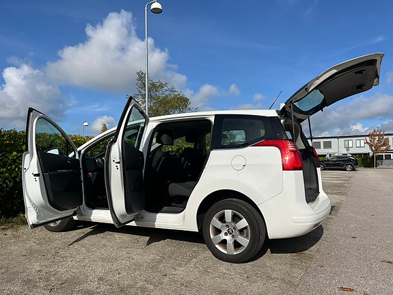 Peugeot 5008 10 of 29
