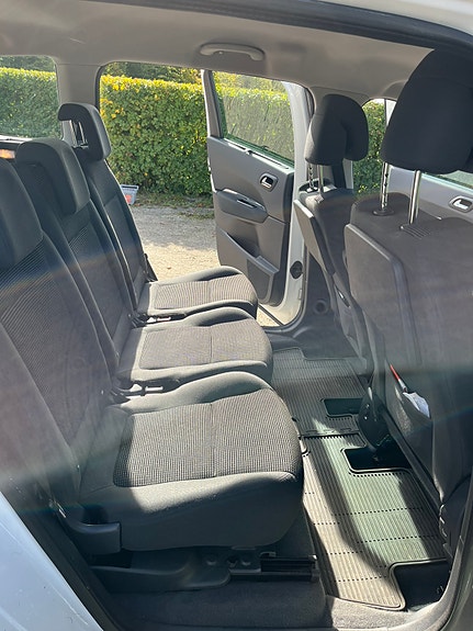Peugeot 5008 17 of 29