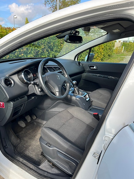 Peugeot 5008 21 of 29