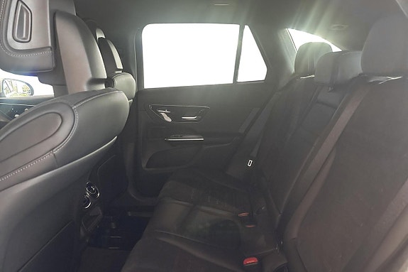 Mercedes-Benz GLC300 de 9 of 12