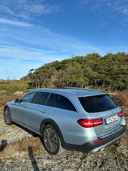 Mercedes-Benz E220 d 2 of 3