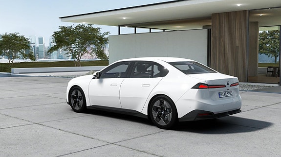 BMW i3 2 of 13