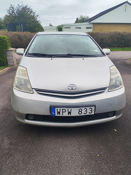Toyota Prius 5 of 6
