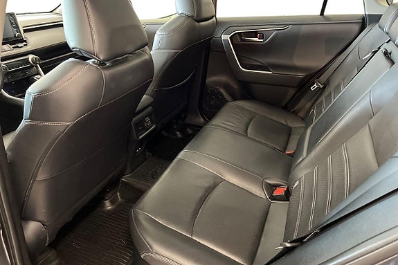 Toyota RAV4 13 of 30