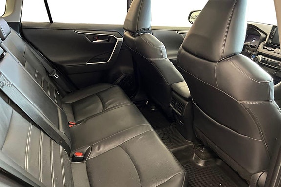 Toyota RAV4 9 of 30