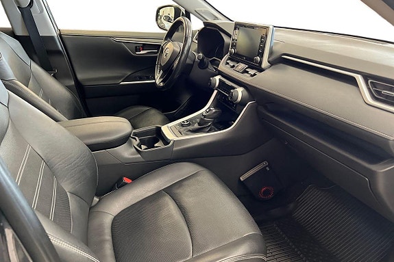 Toyota RAV4 7 of 30