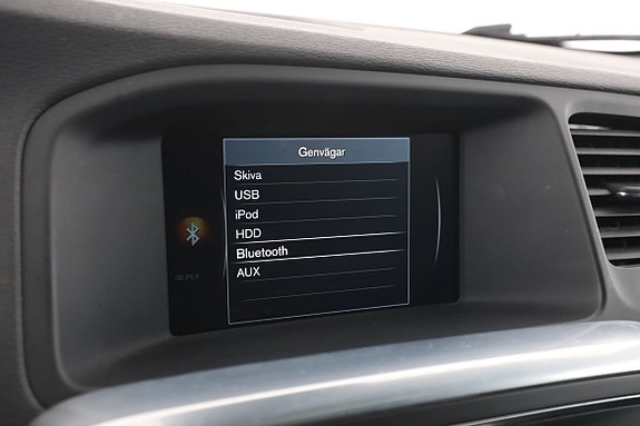 Volvo V60 Cross Country 21 of 30