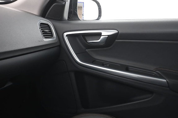 Volvo V60 Cross Country 29 of 30