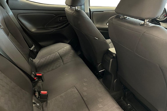 Toyota Yaris 9 of 21