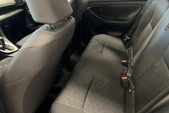 Toyota Yaris 13 of 21