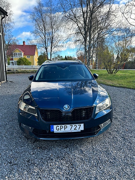 Skoda Superb 2 of 13