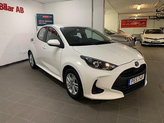 Toyota Yaris 2 of 25