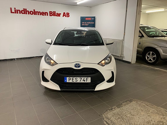 Toyota Yaris 25 of 25