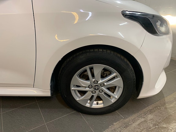Toyota Yaris 21 of 25