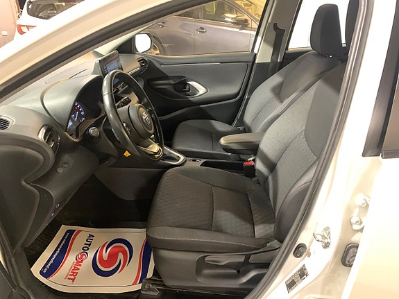 Toyota Yaris 8 of 25