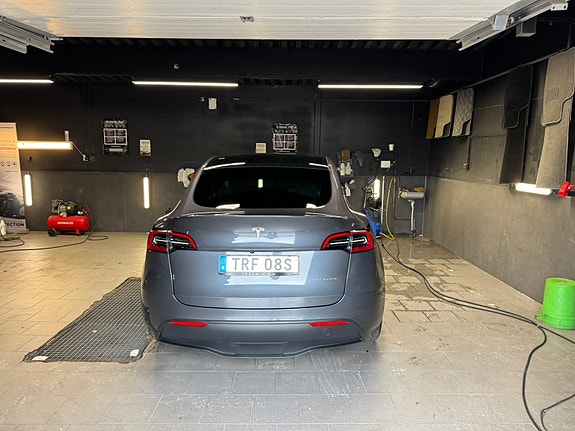 Tesla Model Y 3 of 8