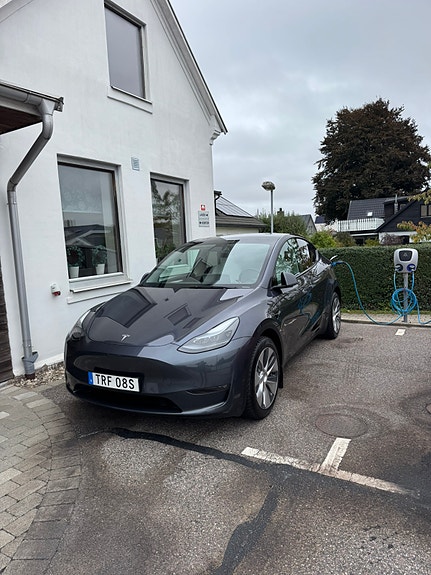 Tesla Model Y 2 of 8