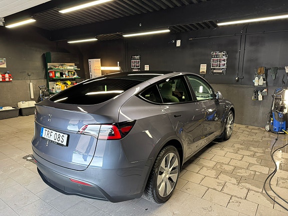 Tesla Model Y 8 of 8