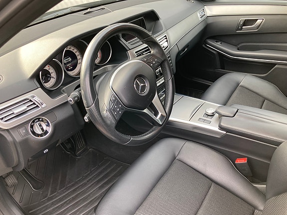 Mercedes-Benz E200 6 of 8