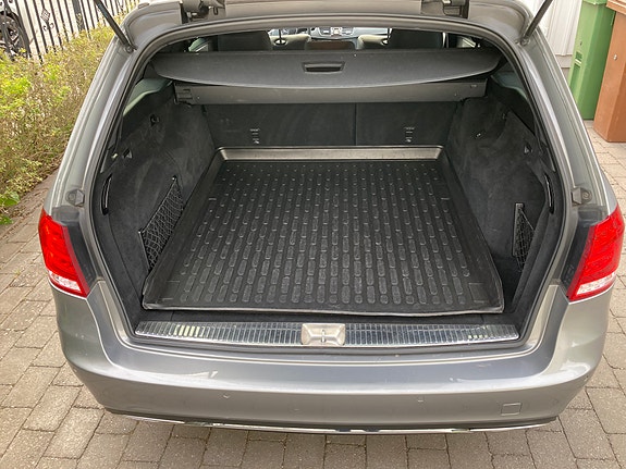 Mercedes-Benz E200 8 of 8