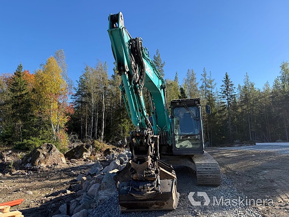 Grävmaskin Kobelco SK140SRLC-7 2 of 27