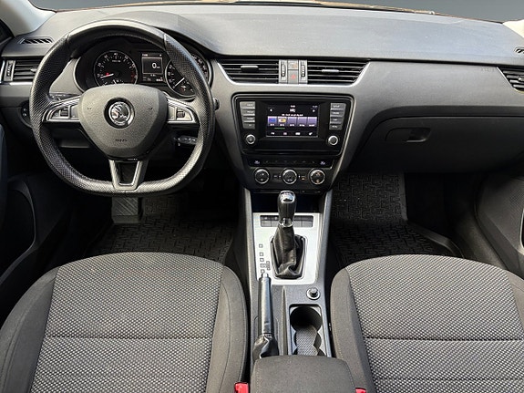 Skoda Octavia 2 of 18